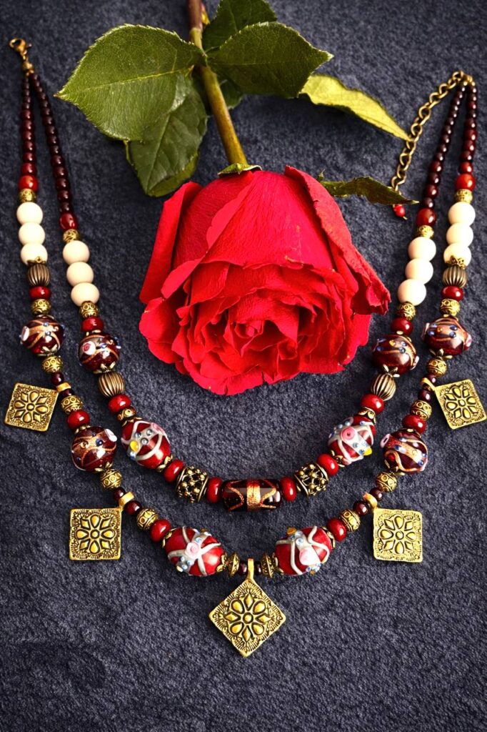 Коралі.Намиста,Згарди,браслети,прикраси ручної роботи купити у Львові.